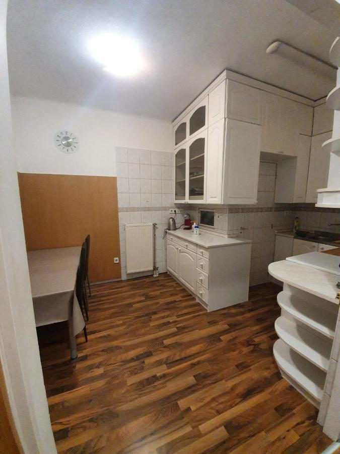 Elegant Apartment In The Hearth Of Budapest Exteriör bild