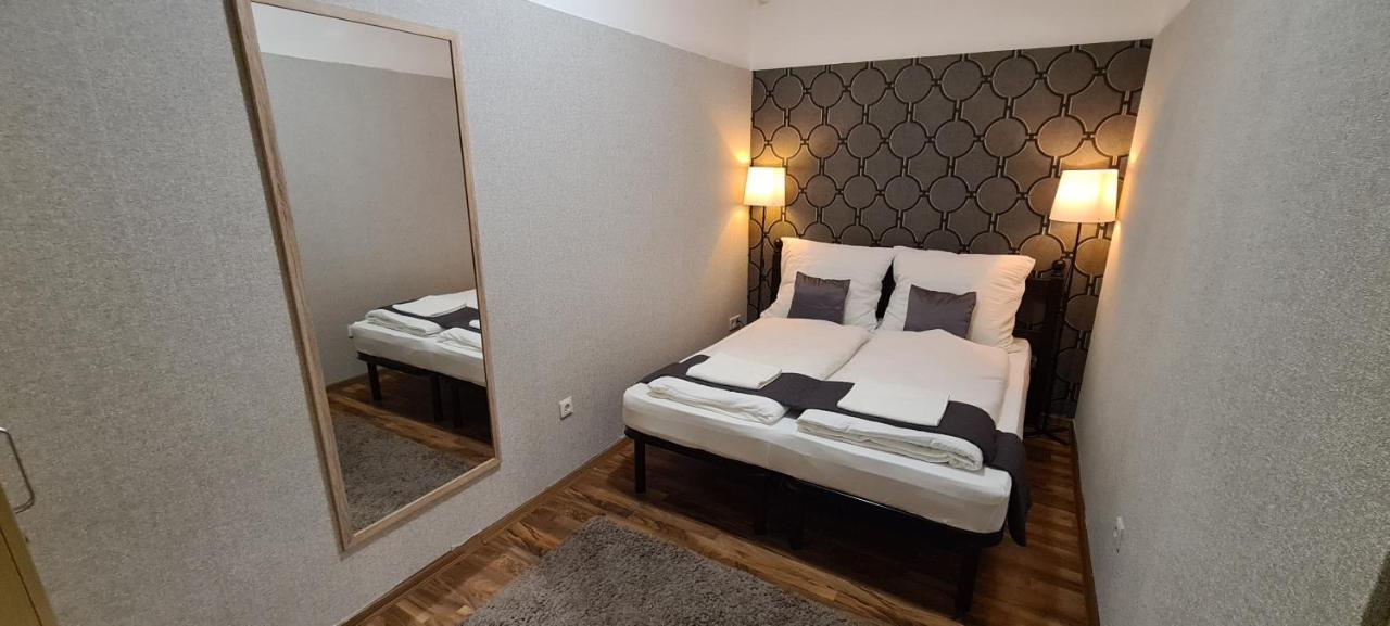 Elegant Apartment In The Hearth Of Budapest Exteriör bild